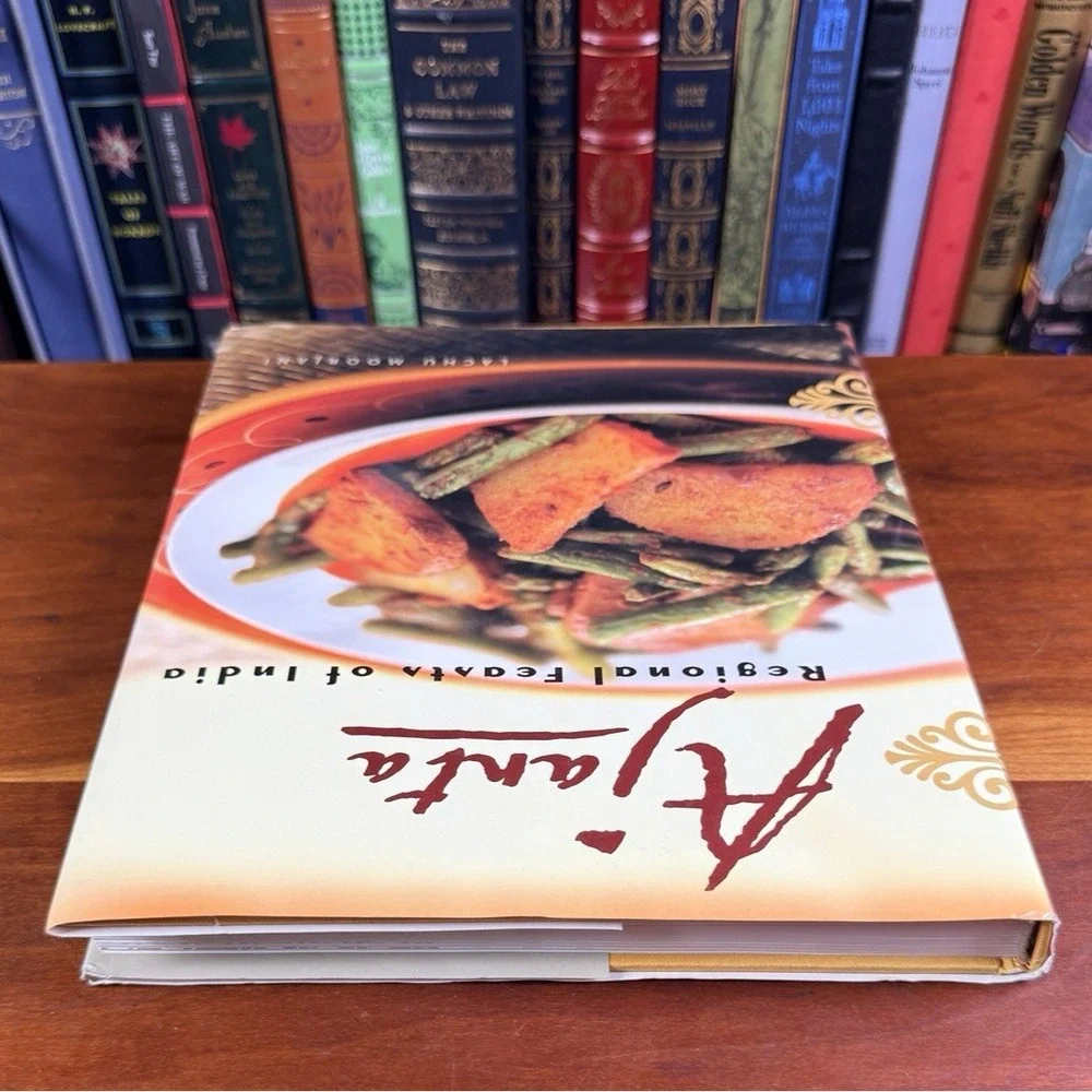 Ajanta: Distinctive Indian Cookbook Lachu Moorjani Hardcover